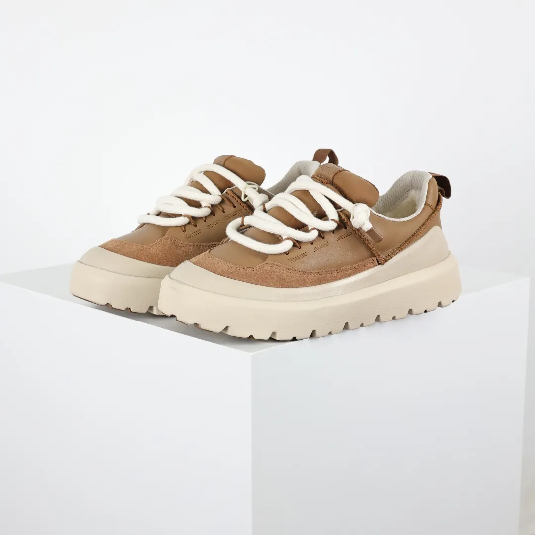 Copy price 💰700 Core recommendation Good price It is a very suitable choice for home furnishings. In recent years, uug has launched a series of styles, which are partial to the preferences of young consumers and have also moved to the forefront of fashion trends. Shoe body material: water-repellent coated suede upper, 17mm UGGPURE™ implantable wool insole, lightweight non-slip and comfortable rubber outsole, with brand LOGO and trademark, with full packaging. Size: 35 36 37 38 39 40 41 42 43 44 45